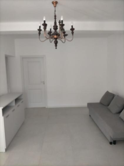 Apartament cu 3 camere semidecomandat în Cug