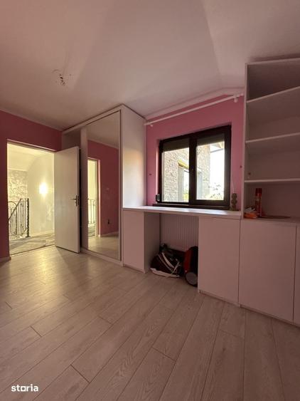 Casă cu 3 camere în Lumina