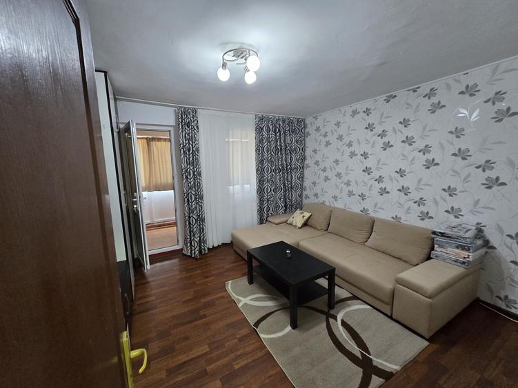 Apartament cu 2 camere decomandat în Micro 6