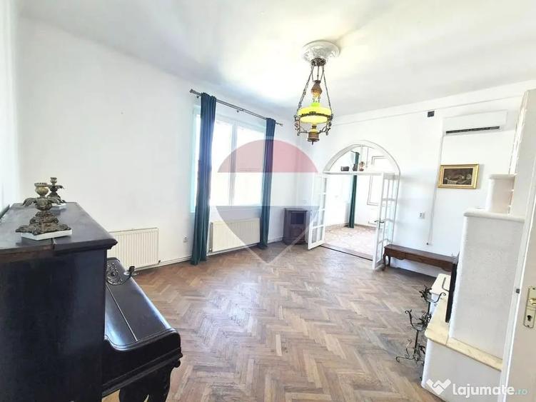 Apartament cu 4 camere decomandat în Tineretului