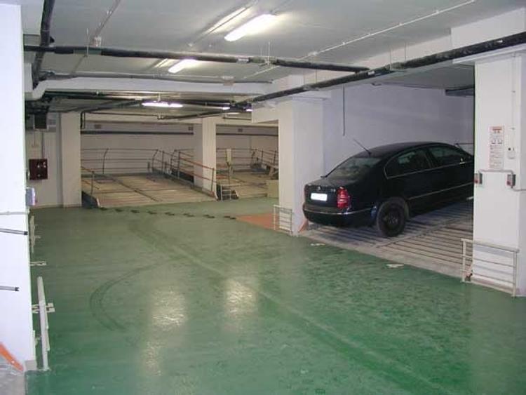 Birou, de 6,750 mp, în Universitate