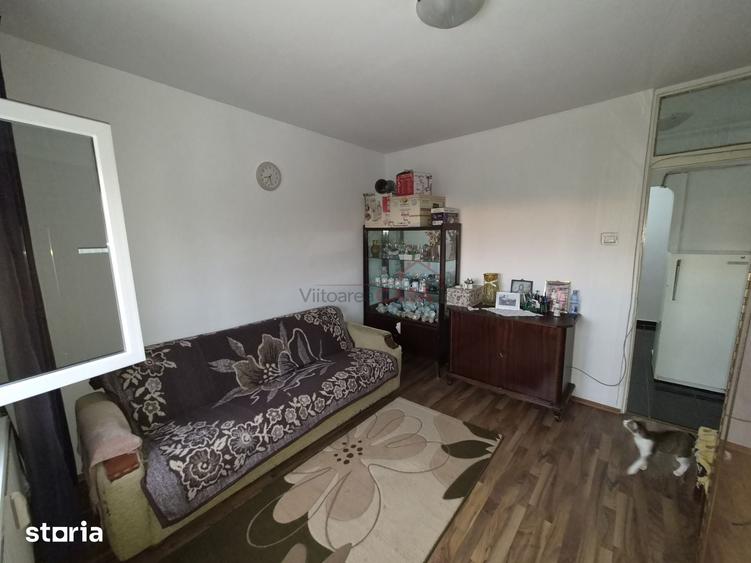 Apartament cu 3 camere în Tei