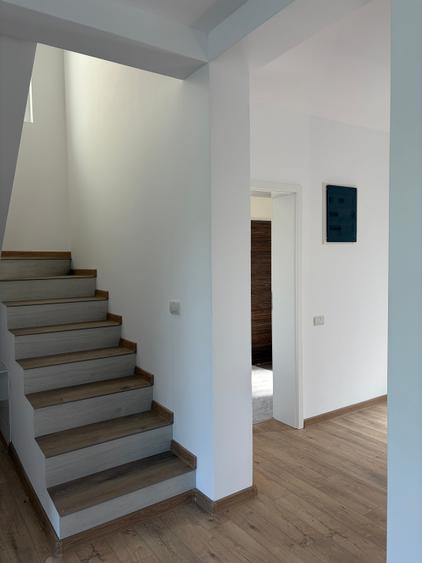 Duplex cu 5 camere cu Canalizare în Ghiroda