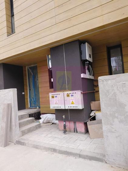 Casă individuală cu 4 camere cu Canalizare în Titan
