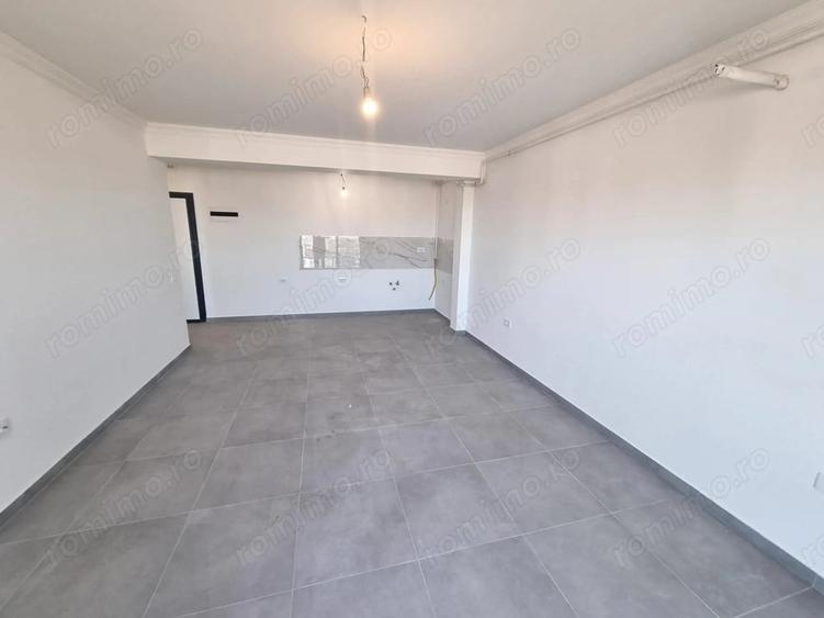 Apartament cu 3 camere decomandat în Energia