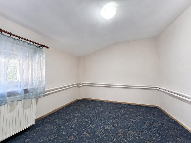 Casă individuală cu 5 camere cu Canalizare în Bucur Obor