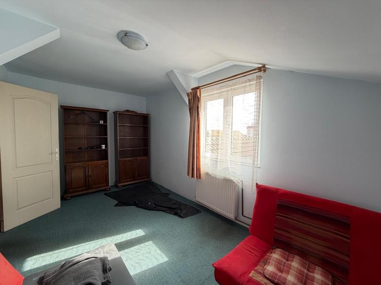 Apartament cu 3 camere decomandat în Valea Aurie