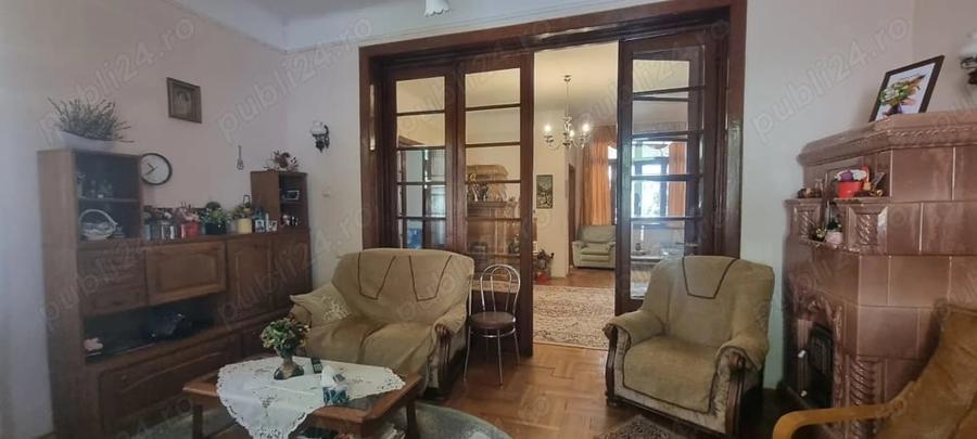 Casă cu 5 camere cu Teren 650 Mp în Central