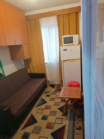 Garsonieră decomandată în Vest