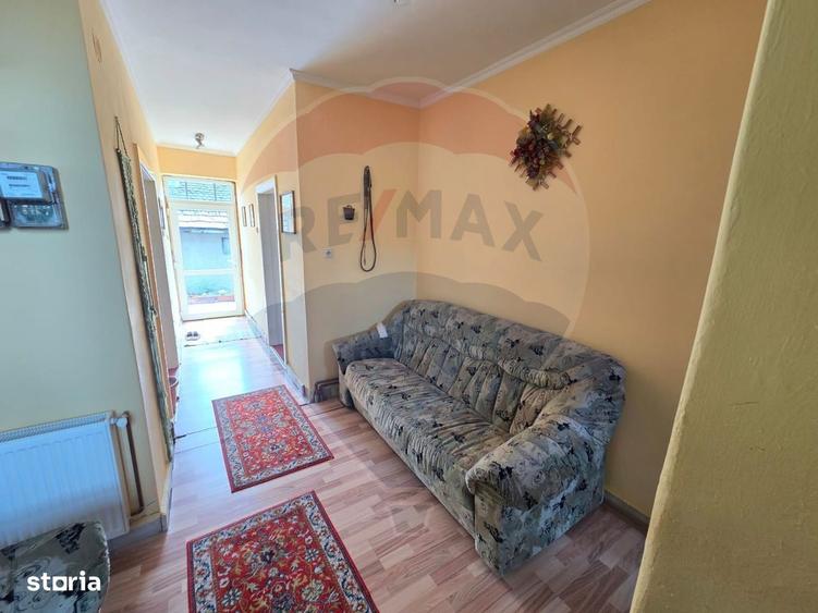 Casă cu 5 camere cu Teren 310 Mp în Central