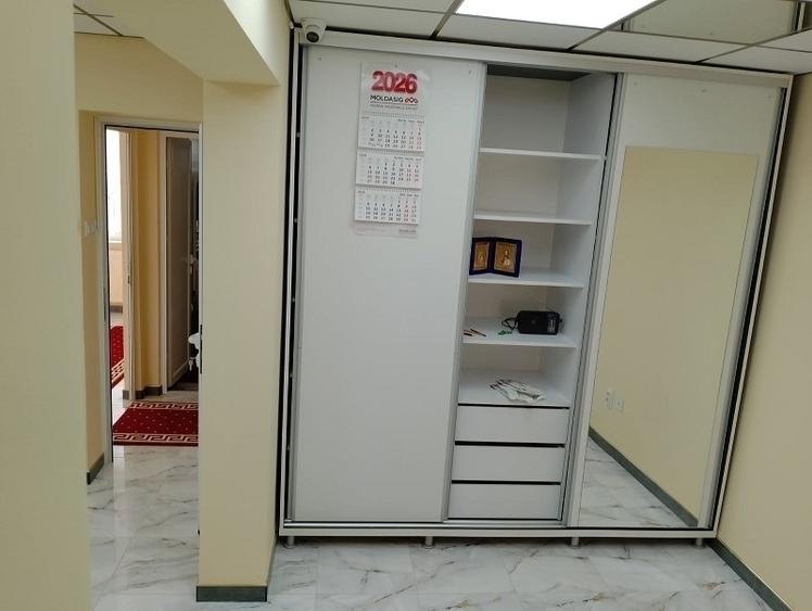Apartament cu 4 camere decomandat în Semicentral