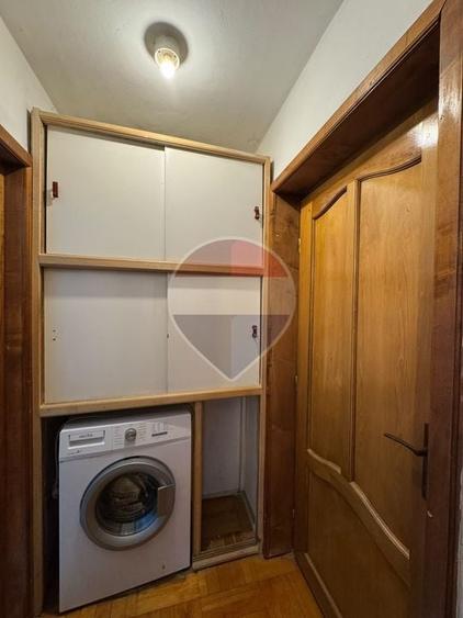 Apartament cu 3 camere semidecomandat, mobilat în Podgoria