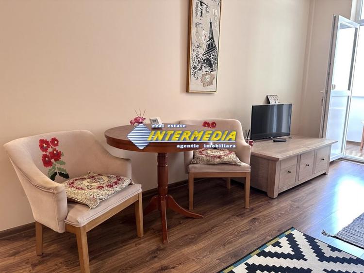Apartament cu 2 camere decomandat, mobilat în Central