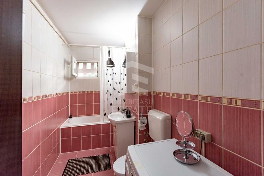 Apartament cu 3 camere decomandat, mobilat în Titan