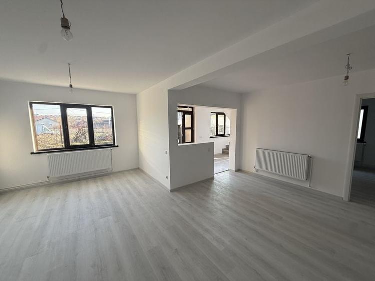 Casă cu 4 camere în Valu lui Traian