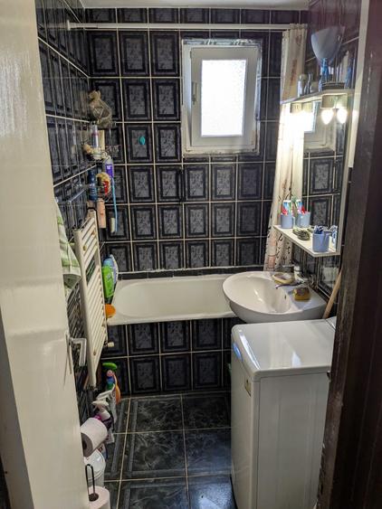 Apartament cu 3 camere decomandat în Botizului