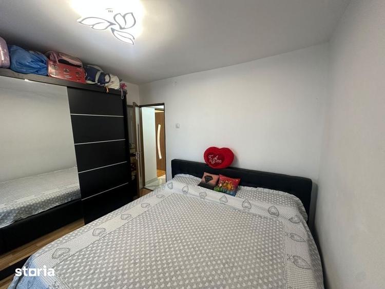 Apartament 3 camere, 70 mp + balcon, 2 bai, centrala noua, boxa Cr - 10