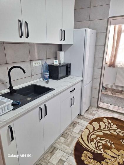 Apartament cu 2 camere semidecomandat în Carrefour