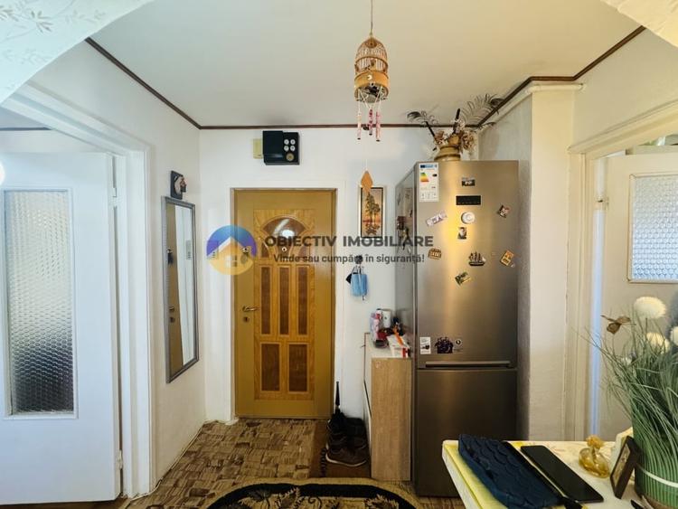 Apartament cu 3 camere decomandat în Dărmănești
