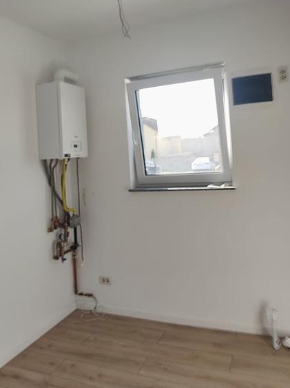Duplex cu 5 camere cu Canalizare în Dumbrăvița