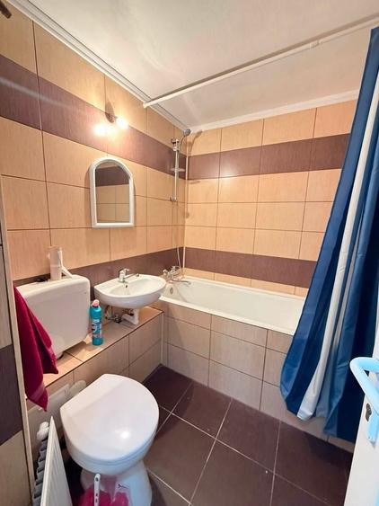 Apartament decomandat 3 camere , zona Decebal - 1