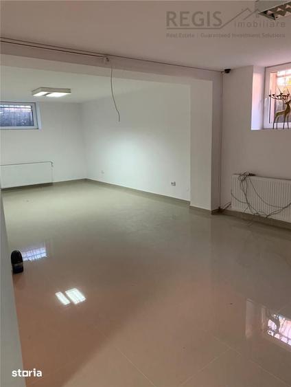 Casă cu 8 camere cu Teren 400 Mp în Central