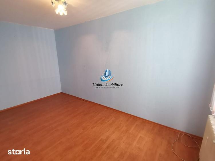 Apartament cu 3 camere semidecomandat în Dărmănești