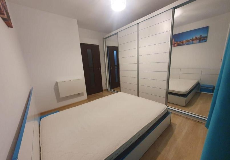 Apartament cu 3 camere semidecomandat, mobilat în Central