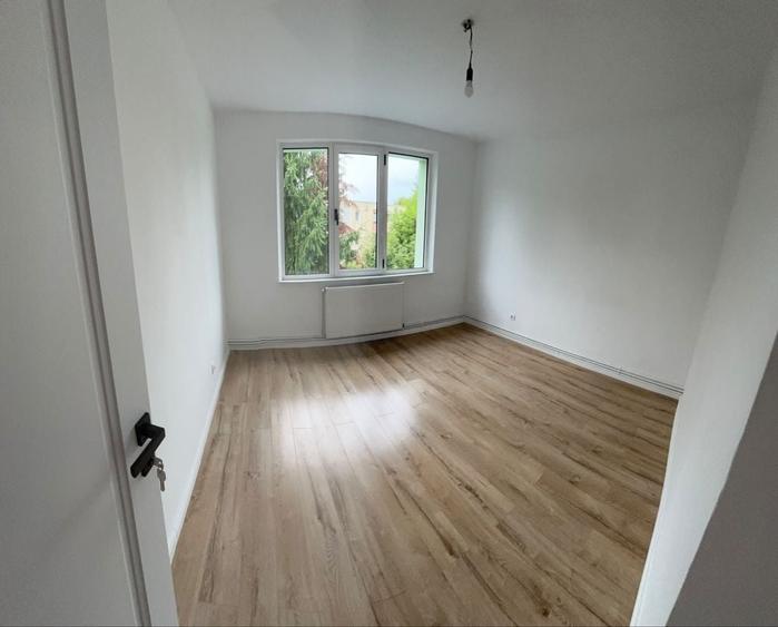 Apartament cu 2 camere decomandat în Astra