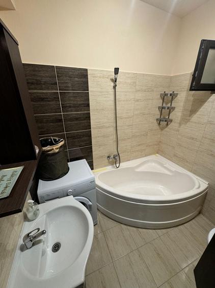 Apartament cu 2 camere semidecomandat, mobilat în Decebal