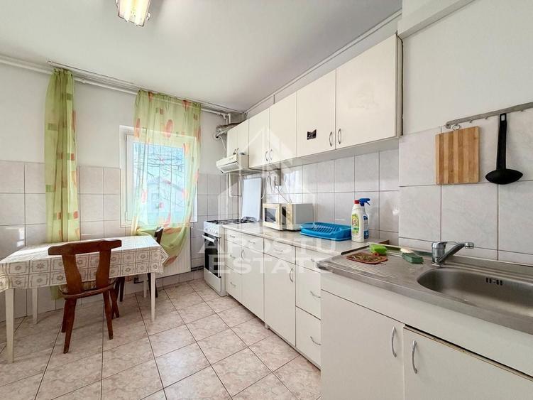 Apartament cu 3 camere decomandat, mobilat în Lipovei