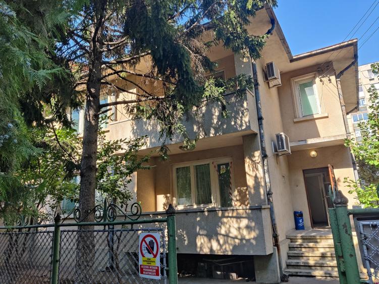 Casă individuală cu 4 camere cu Canalizare în Brâncoveanu