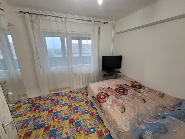Apartament cu 4 camere decomandat în Rogerius