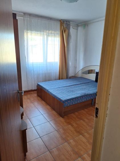 Apartament cu 3 camere decomandat în Militari