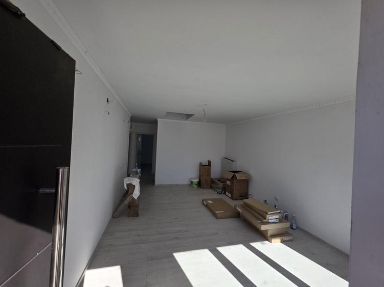 Casă cu 3 camere cu Teren 300 Mp în Central