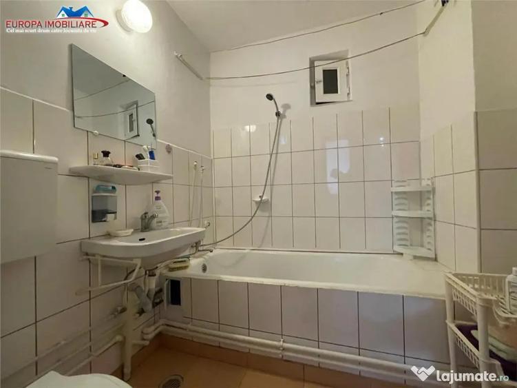 Apartament cu 3 camere decomandat în E3