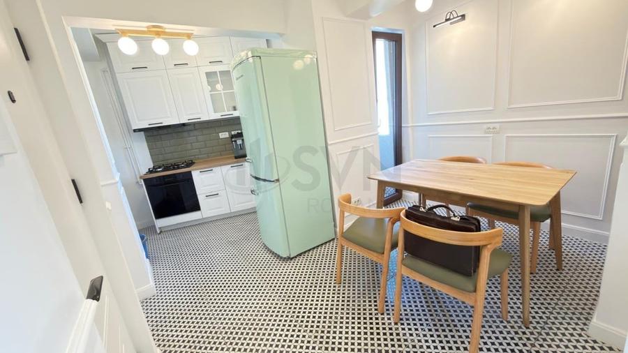 Apartament cu 3 camere decomandat, mobilat în P-ța Victoriei