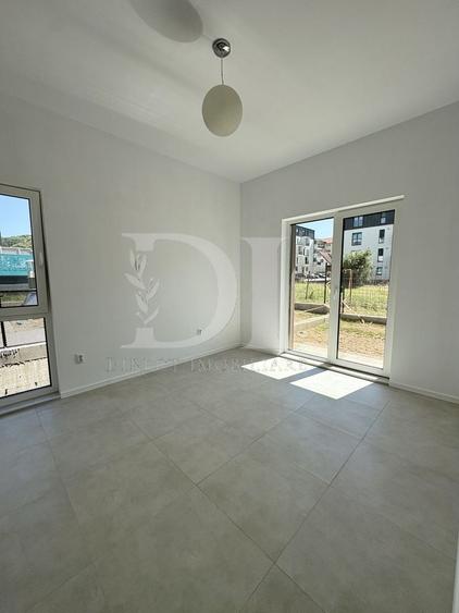 Apartament cu 2 camere semidecomandat, mobilat în Florești