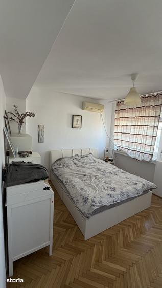 Apartament cu 4 camere decomandat în Victoriei