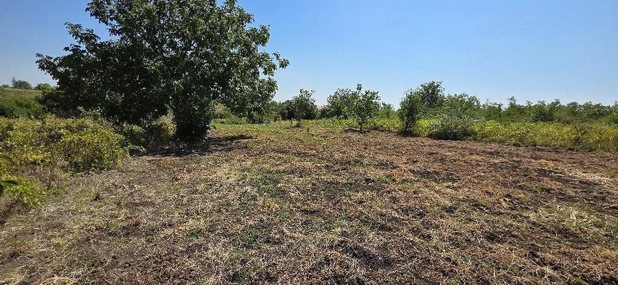 Teren de 2072 mp, în Stăncești
