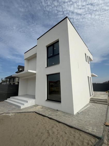 Casă individuală cu 4 camere cu Teren 450 Mp în Exterior Est