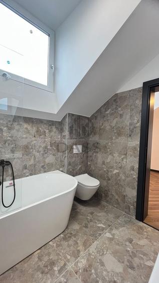 Apartament cu 3 camere semidecomandat, mobilat în Turnișor