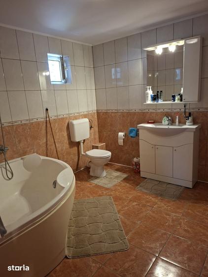 Casă cu 8 camere cu Teren 320 Mp în Militari