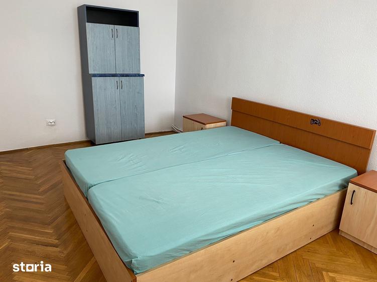 Apartament cu 4 camere decomandat în Central