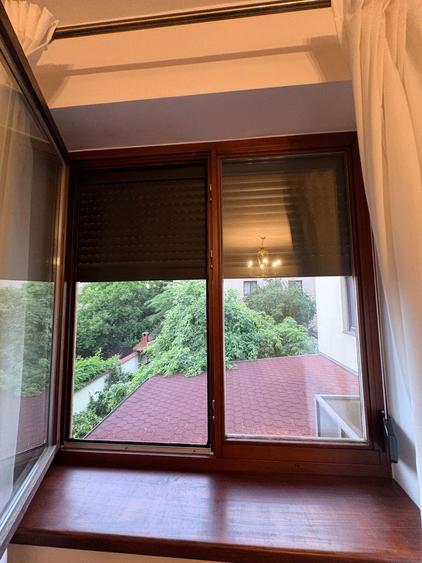 Casă individuală cu 9 camere cu Canalizare în Sisești