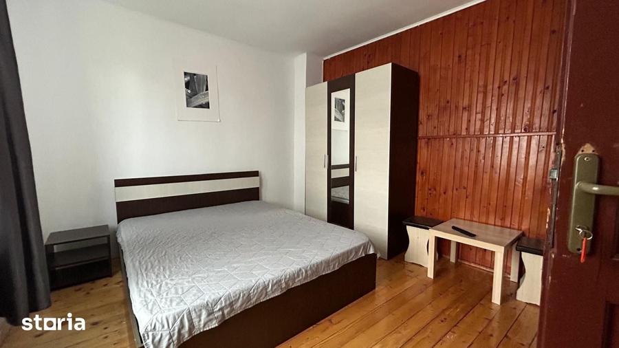 Casă cu 9 camere cu Teren 350 Mp în Sânmartin