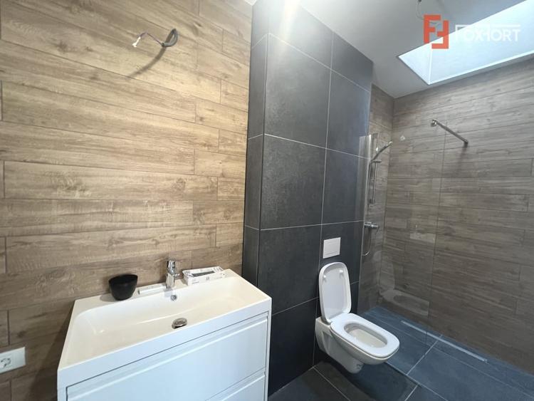Casă individuală cu 4 camere cu Canalizare în Buziașului