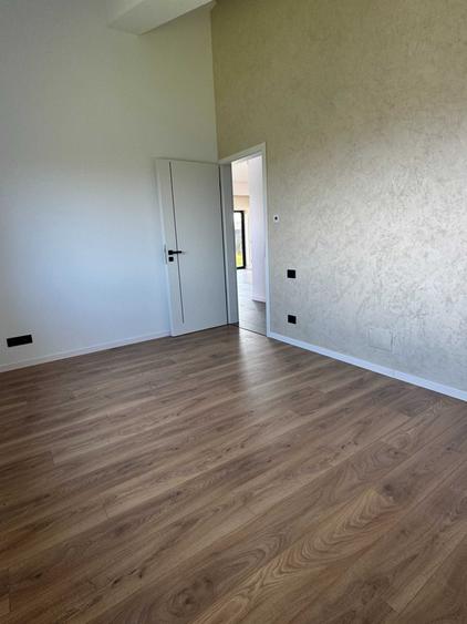 Casă cu 3 camere în Noua