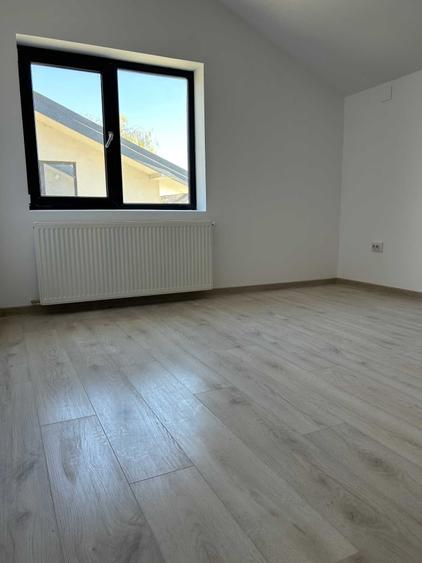 Casă cu 4 camere în Păcuri