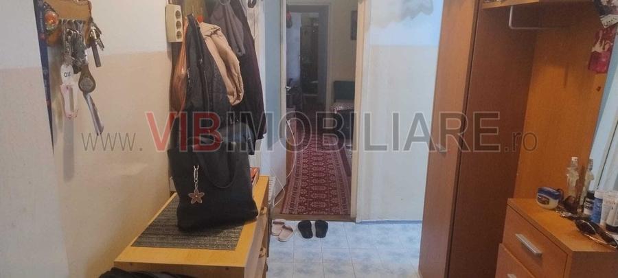 Apartament cu 4 camere semidecomandat în Dacia